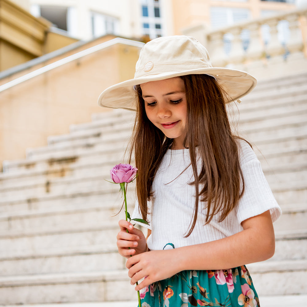 Girl wearing the Oatmeal Sun Hat outdoors on stairs